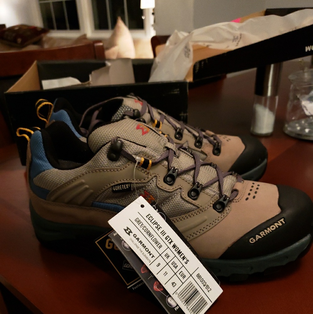 NIB Women's Garmont Eclipse III GTX Hiking Shoes
